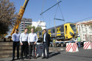 Subte H:Larreta presenció colocación de nuevo vagón