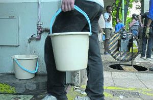 Quejas: Por cortes de luz y la falta de agua