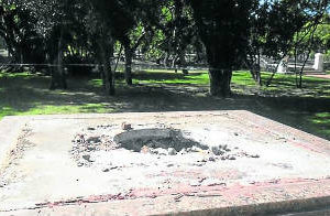 Paseo de los Poetas del Rosedal: Robaron monumentos