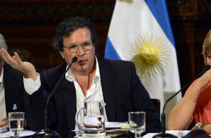 Kirchneristas en fuga: Tristán Bauer deja los medios públicos