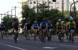 Cientos de ciclistas atravesaron la Ciudad