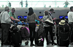Crecen las restricciones para viajar al exterior