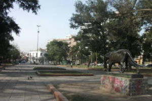 Parque Chacabuco :Permiten instalar bares en plazas