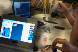 Villa 20:Chicos ejercitan el ingenio en talleres