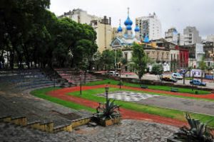 San Telmo protestan contra el enrejado del Parque Lezama