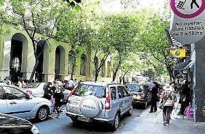 Colegios: Quejas por autos mal estacionados en la puerta