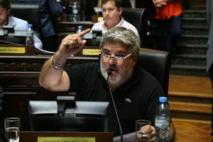 Criticas desde el Pro al viaje de Scioli