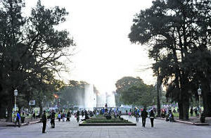 Vecinos juntan firmas contra el bar en Parque Chacabuco