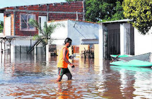 Evacuados: Tardarían un mes en volver a sus casas