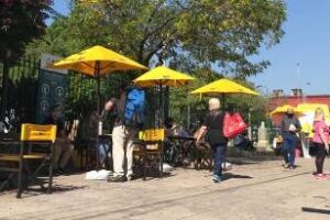 Ciudad:Trámites en las plazas cercanas de tu barrio