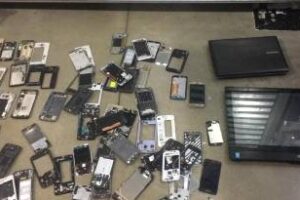 Bajo Flores:Clausuras y más de 600 celulares secuestrados