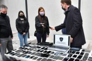 En la ciudad:Continúan la devolución de celulares recuperados
