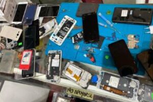 Balvanera y Flores:Maquinaria secuestrada para adulterar celulares