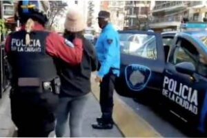 Mujer con antecedentes fue detenida por robar en una juguetería