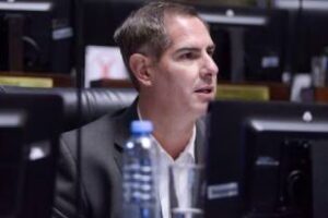 Santiago Roberto, cuestionó la decisión de las y los legisladores