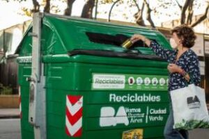 Ciudad instala contenedores verdes a 150 metros de cada casa