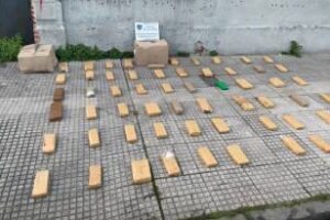 Barracas: caen dos hombres que trasladaban 60 panes de marihuana