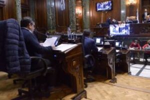 Aprueban llamar “Presidente Alfonsín” a la autopista del bajo