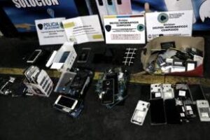 Once:Desbaratan banda que se dedicaba a resetear celulares robados