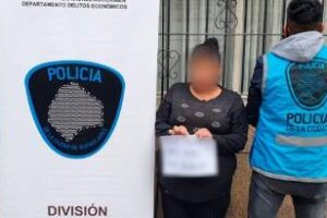 Cayó estafadora,compró botellas de whisky con una tarjeta robada