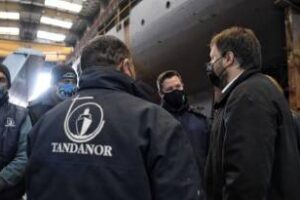 Día de la Industria: Santoro recorrió instalaciones de Tandanor