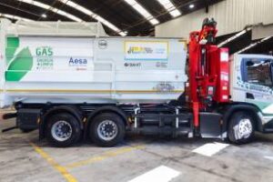 Ciudad:Residuos urbanos cuarto camión a gas para su recolección