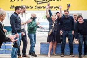 Santilli en un centro de jubilados marplatense junto a Elisa Carrió