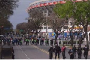 Futbol: Argentina y Uruguay detuvieron con droga y dos hinchas