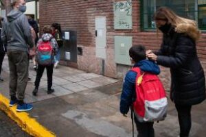 Ciudad flexibiliza el uso de tapabocas en las aulas hasta 3º grado