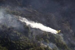 Brigadas y medios aéreos de Nación combaten incendios
