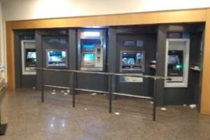 Detienen en cajero a clonador con 124 tarjetas y medio millón de pesos