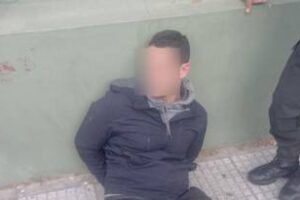 Ciudad: Motochorros detenidos por arrebatarle celular a un adolescente
