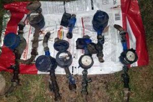 Versalles: Dos delincuentes detenidos por el robo de medidores de agua