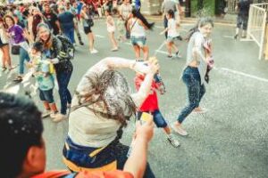 Carnaval regresan a los barrios en anfiteatros y plazas al aire libre
