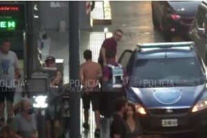 Detienen a un hombre que amenazaba a transeúntes