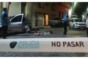 Detienen a chofer de aplicación de viajes por drogar y abusar a pasajera