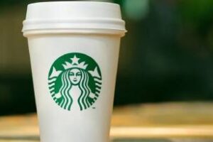 Empresa de café anunció un plan para reducir el uso de sus famosos