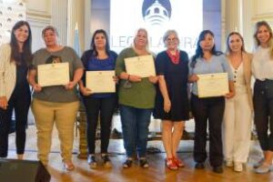 En la ciudad:Reconocimiento a trabajadoras de centros comunitarios