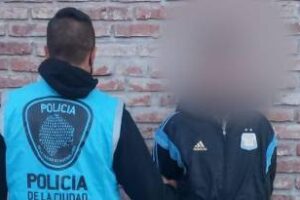 Bajo Flores:Delincuente con pedido de captura por robo,fue detenido