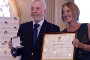 Ciudad:El prestigioso dermatólogo fue reconocido,Ciudadano Ilustre