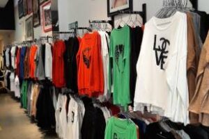 Floresta y Liniers: Incautan prendas ilegales por valor millonario