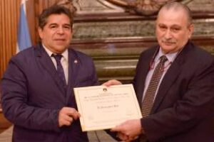 Legislatura porteña: Entregan diplomas al medico  Eduardo Segal