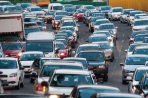 Ambiente anunció la implementación del etiquetado vehicular comparativo