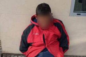 Recoleta:Detienen ladrones, uno menor de edad, por robar una moto