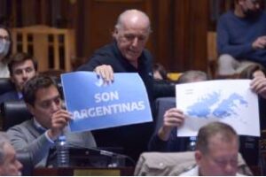 Legisladores realizaron un homenaje a veteranos y caídos de Malvinas