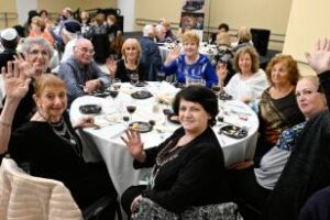 AMIA:El tradicional Seder de Pésaj, con 200 personas mayores participaron