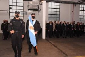 Ciudad:La Policía Conmemoró el 212° Aniversario de la Revolución de Mayo