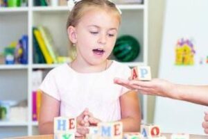 Cómo ayudar a estimular el desarrollo en el lenguaje de los niños