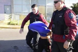 Costa Salguero:Detuvieron a dos delincuentes por robar a una mujer