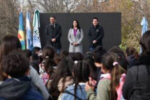 La jura ambiental de alumnas y alumnos en Malvinas Argentinas
